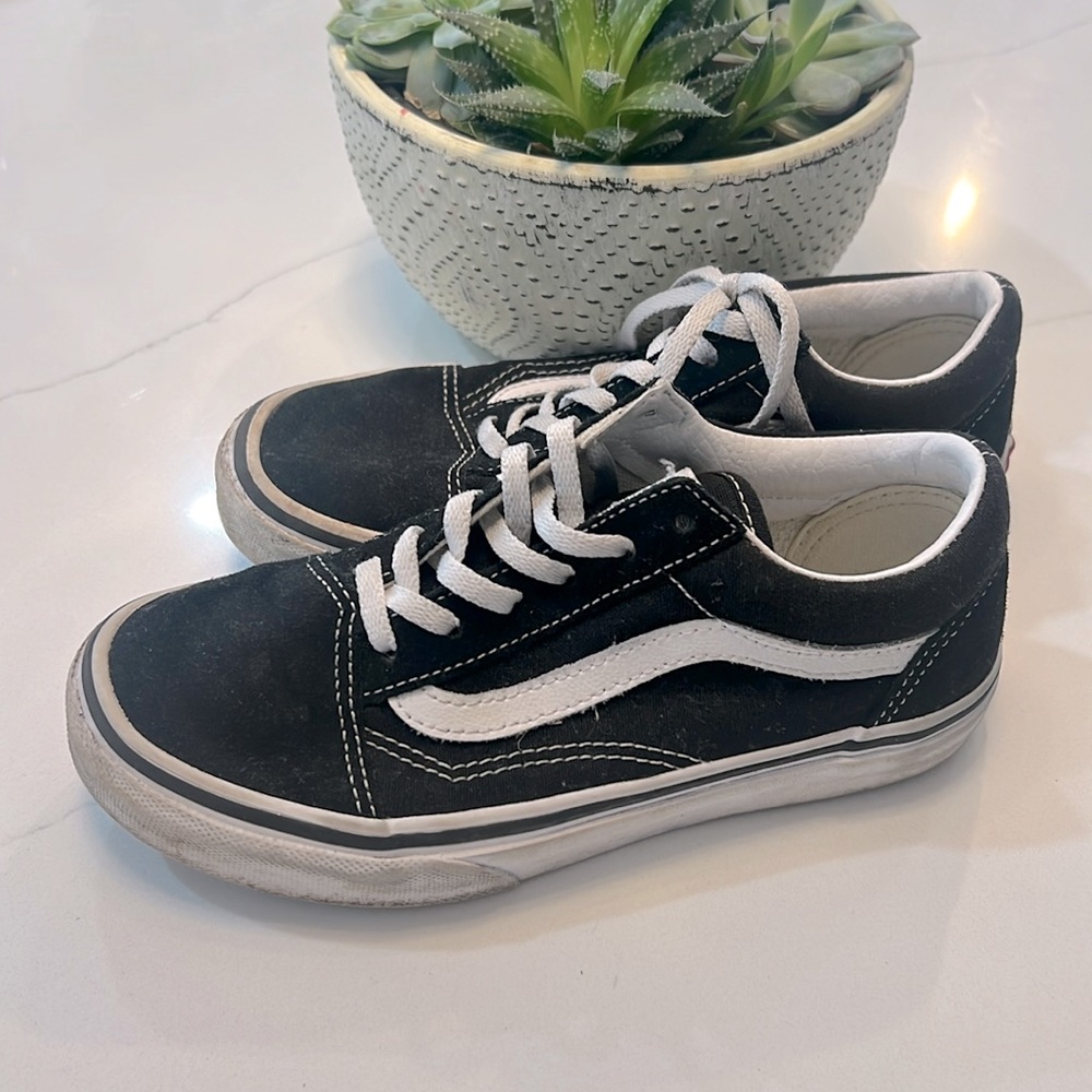 Kids Vans old skool black and white shoes